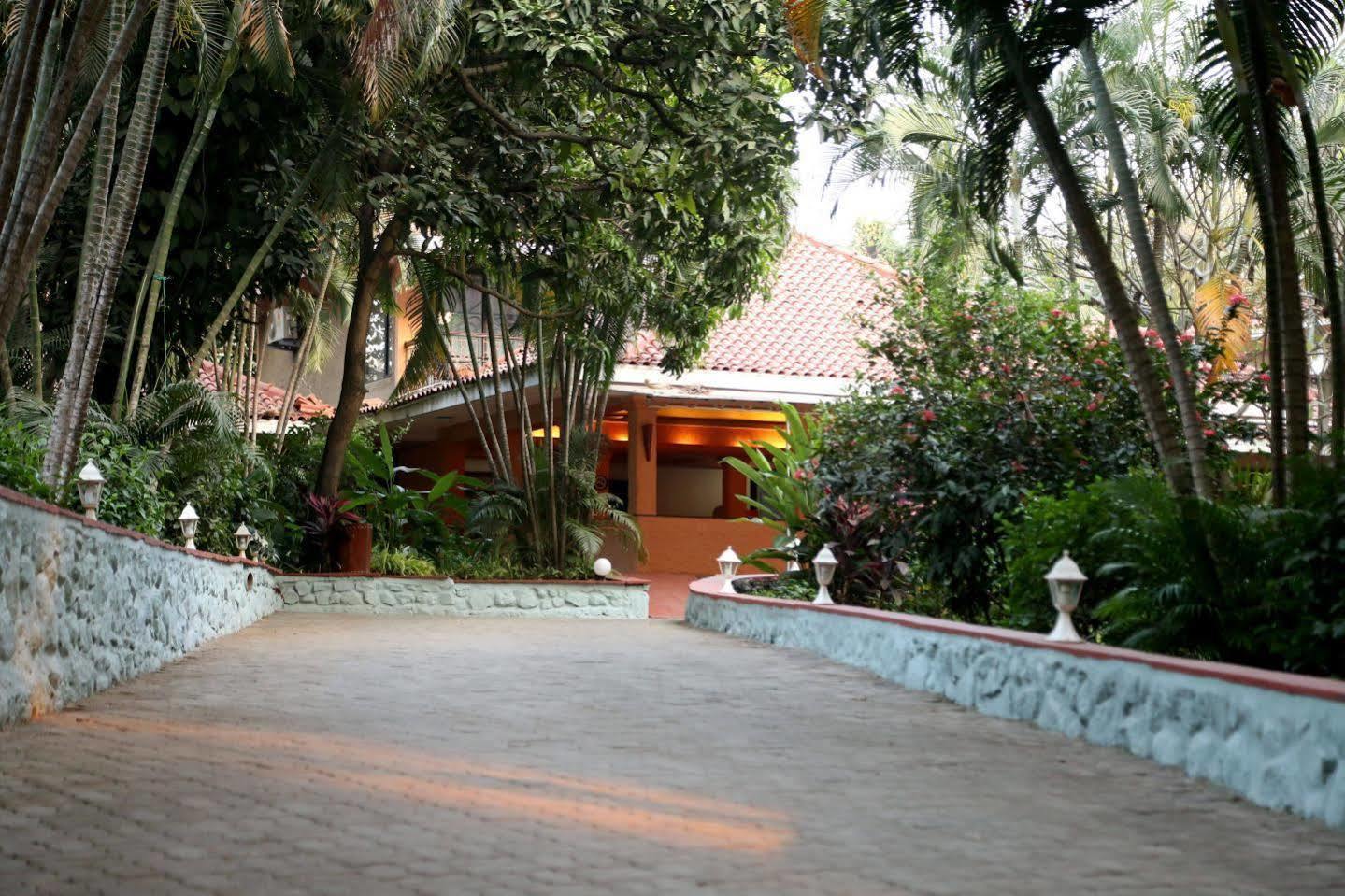 Hotel Outpost@Alibaug à Alībāg Extérieur photo